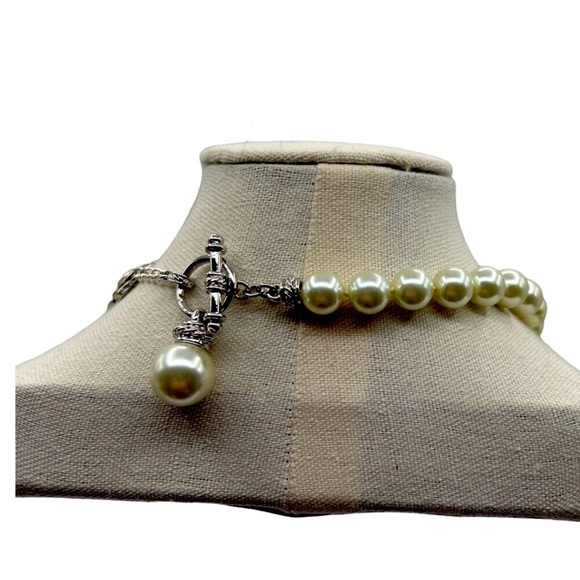 Elegant Faux Pearl Necklace & Bracelet Set With Rose Clasp - Picture 3 of 7